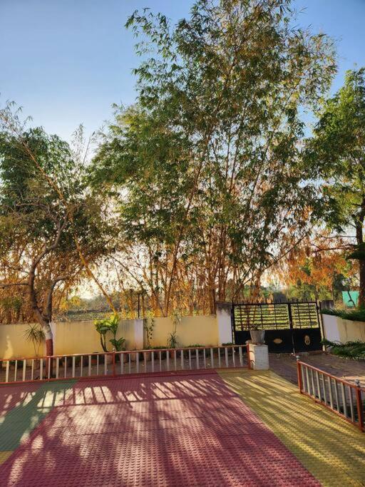 Farmhouse Close To Nature - Kesari Farm Gandhinagar Dış mekan fotoğraf