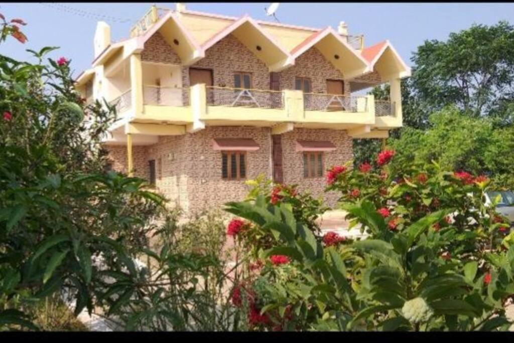 Farmhouse Close To Nature - Kesari Farm Gandhinagar Dış mekan fotoğraf