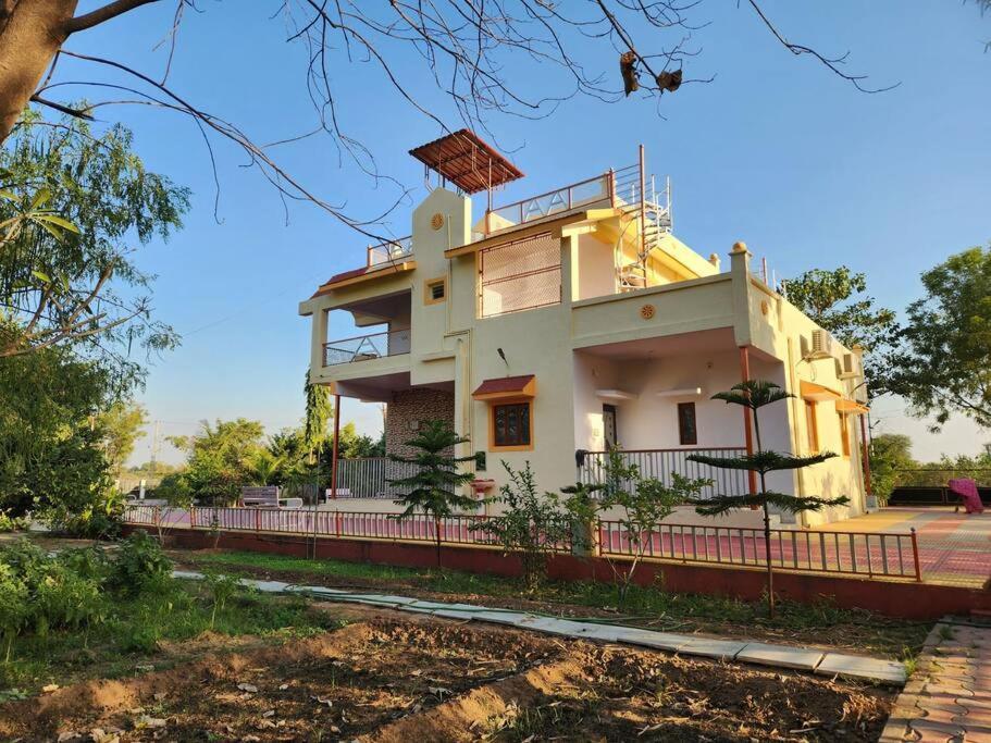 Farmhouse Close To Nature - Kesari Farm Gandhinagar Dış mekan fotoğraf